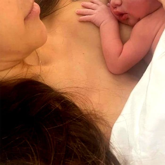 Carla Barber con su recién nacido