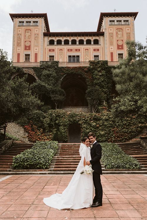 Vestido de novia con capa