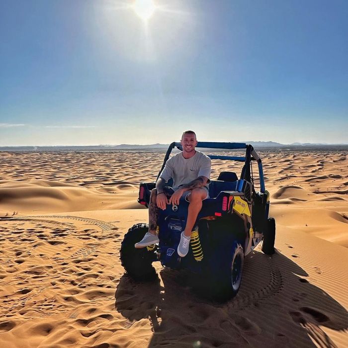 Rubén Torres montado en un buggy