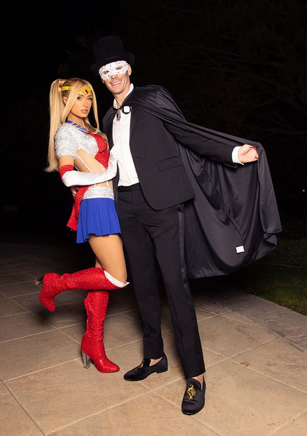 Paris Hilton y Carter Reum con disfraces de Halloween de 'Sailor Moon'