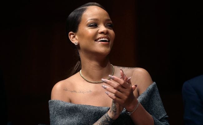 Rihanna con su perfecta manicura