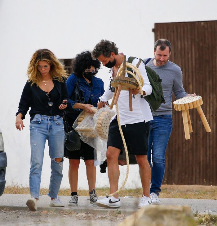 Juana Acosta con su novio, el financiero francés Charles Alazet, en Ibiza