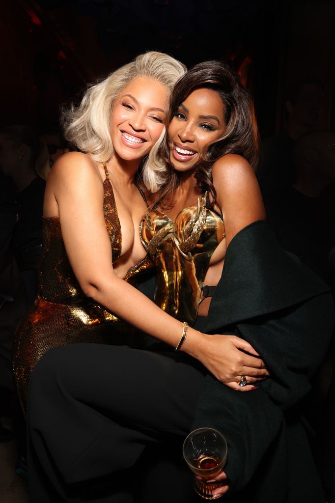 Hace unos días, Beyonce estrenó look en París, durante una fiesta junto a Kelly Rowland 