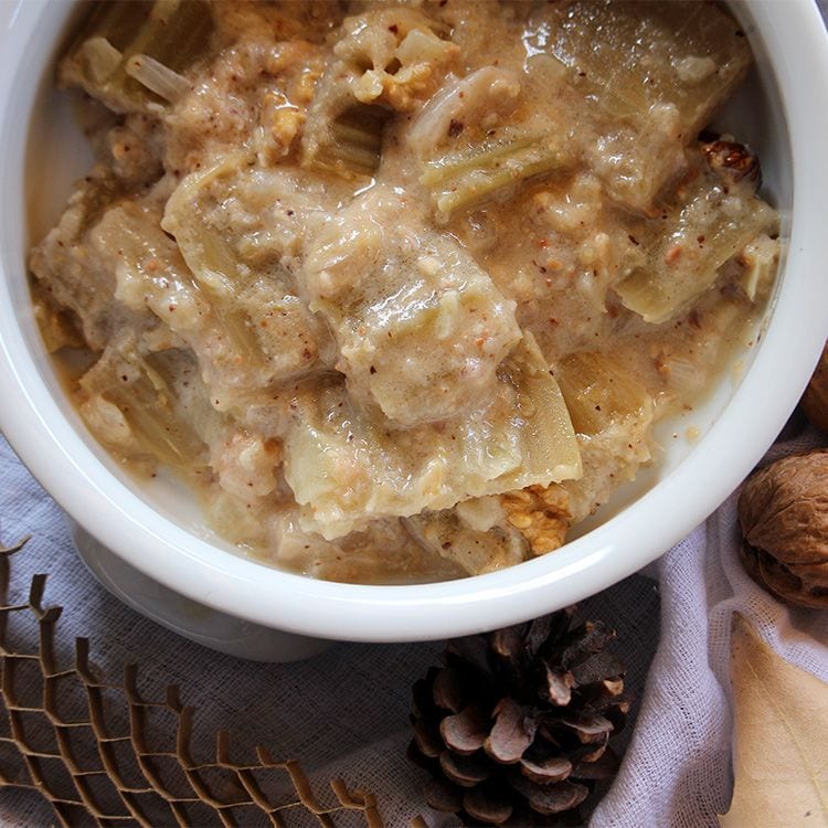 Cardo con almendras y nueces