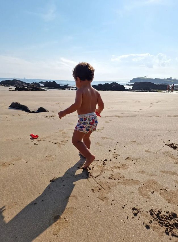 Paula Echevarría con su hijo en la playa