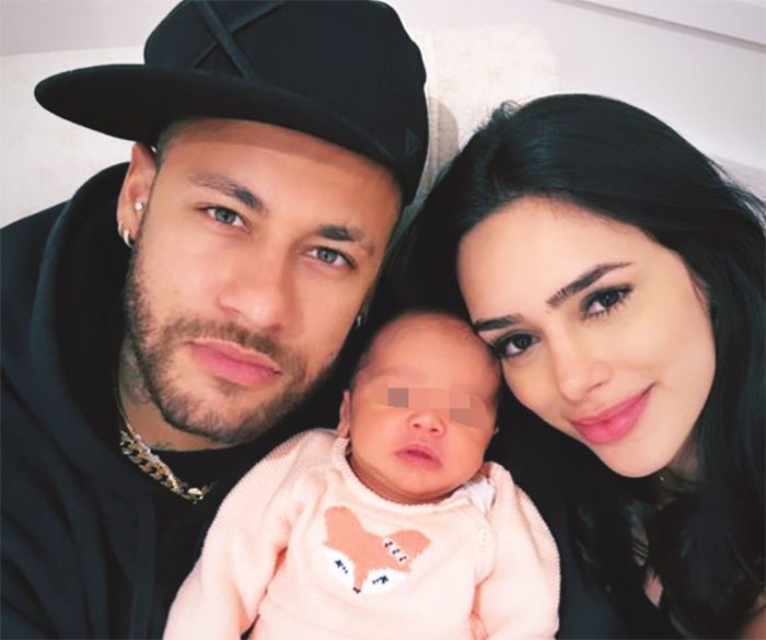 Neymar y Bruna Biancardi con su hija Mavie