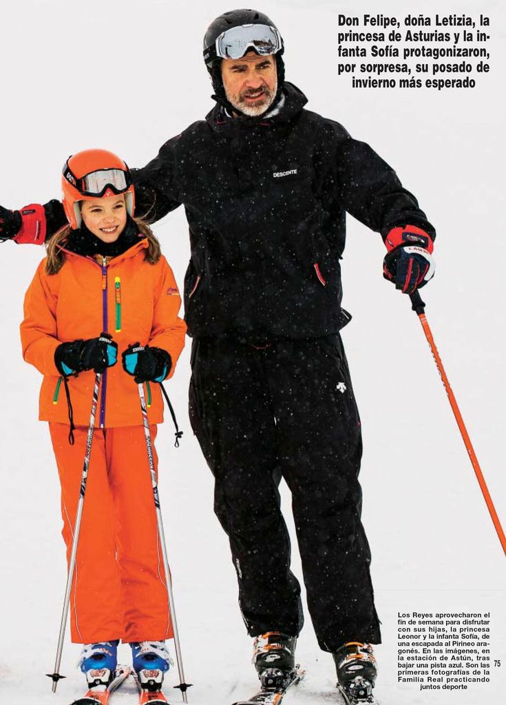 Los reyes Felipe y Letizia en la nieve HOLA