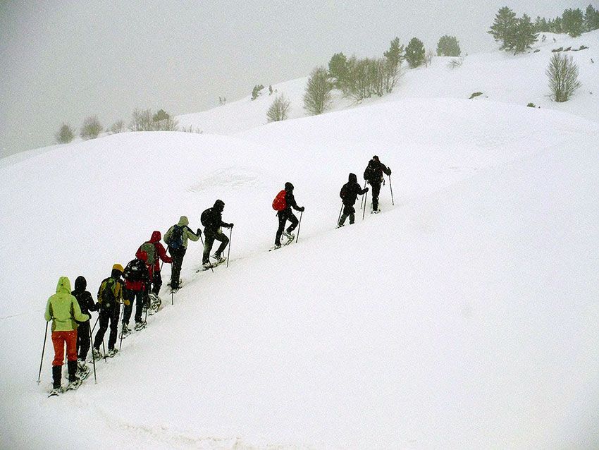 RAQUETAS-DE-NIEVE-GORBEA--LURRA-Adventure