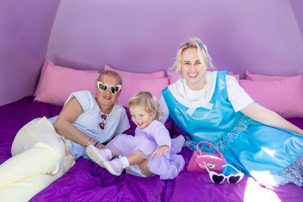 Rebel Wilson with his wife and daughter