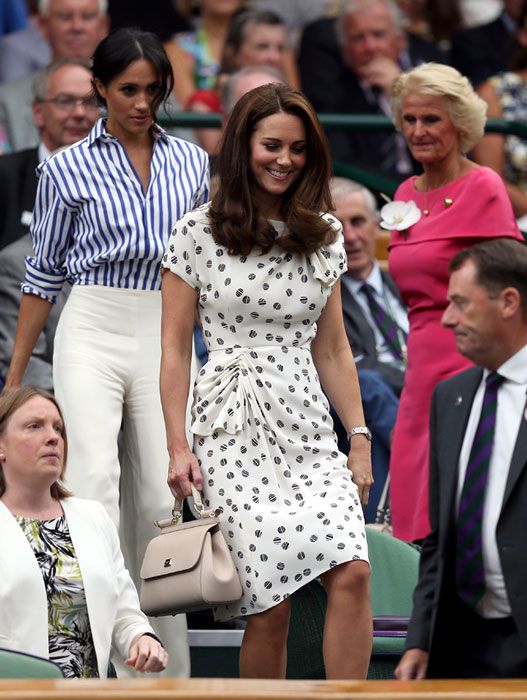 Catherine y Meghan accediendo al estadio