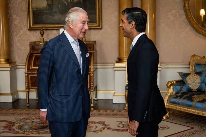 Rishi Sunak y el rey Carlos en el Palacio de Buckingham