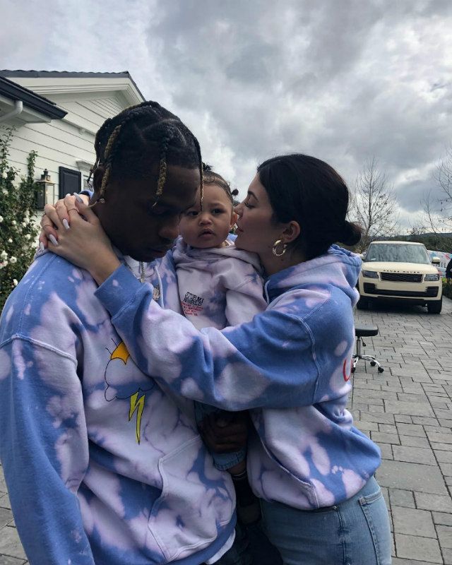 Kylie Jenner anillo compromiso diamante Travis Scott