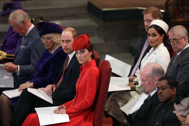 Kate Middleton, príncipe Guillermo, Harry, Meghan Markle y los reyes Carlos y Camilla