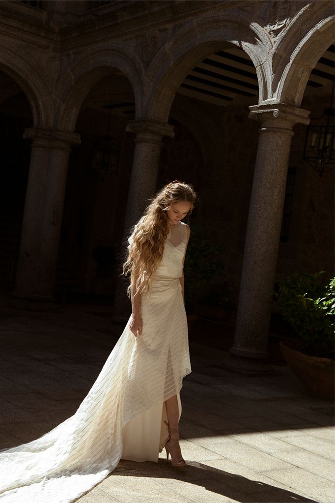 Vestido para novias con mucho pecho de Mónica Calles