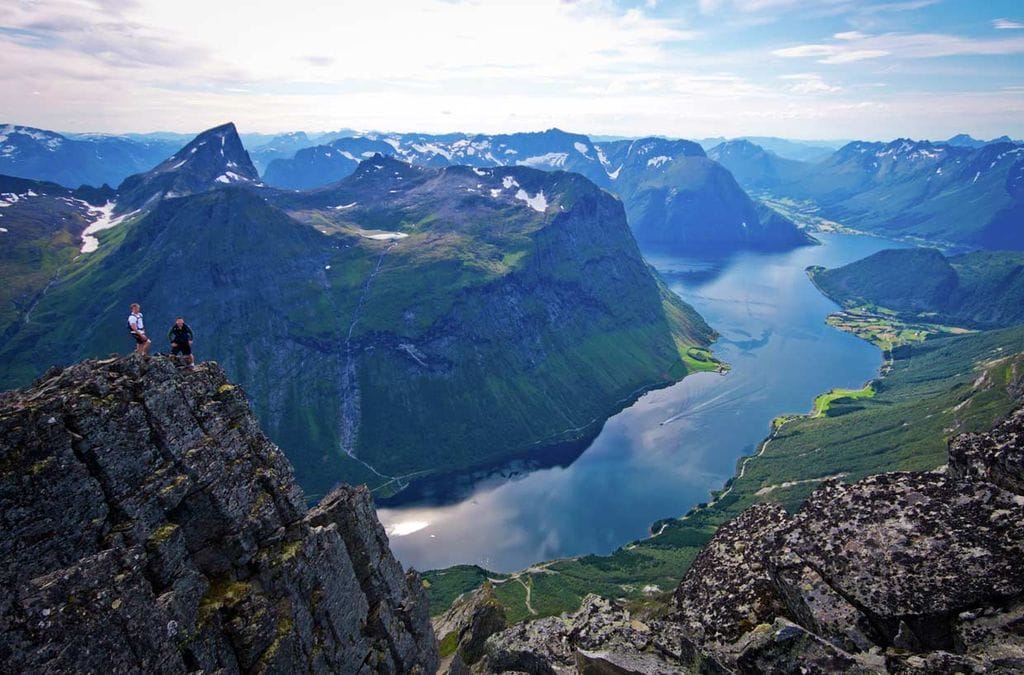 a_From Slogen oye Hjorundfjorde