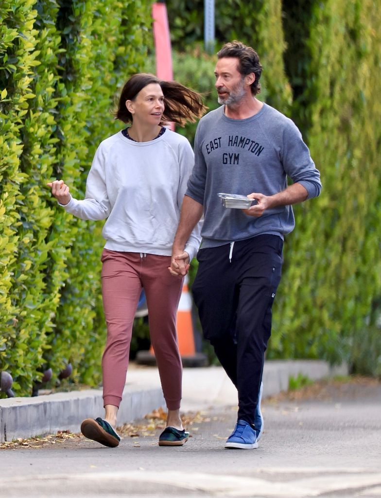 Hugh Jackman ofrece un vistazo especial a su vida hogareña en medio de su romance con Sutton Foster