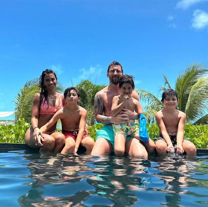 Leo Messi con su mujer Antonela y sus tres hijos