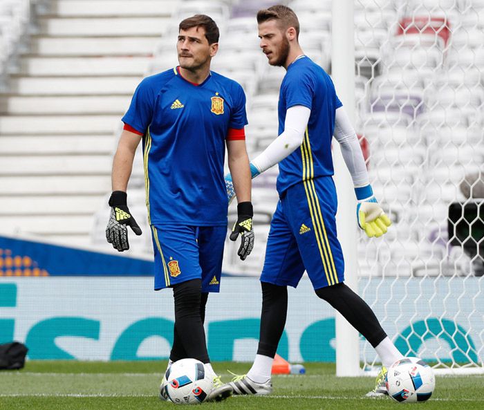 El portero del Oporto tuvo que asumir el rol de suplente debido a la titularidad de David De Gea
