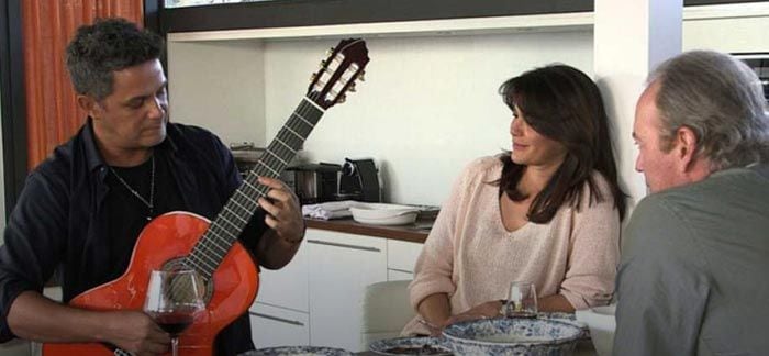 El artista cocinó para Bertín y su mujer y de postre les regaló un recital de guitarra
