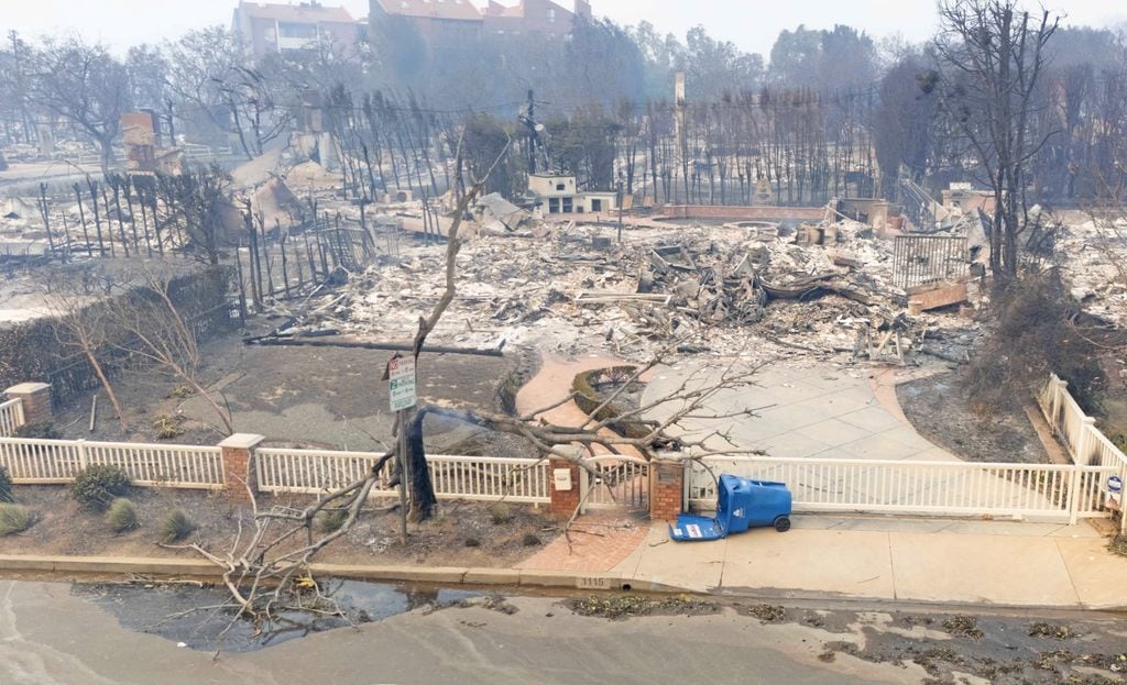 Los incendios que azotan al sur de California han sido designados como los más devastadores en mucho tiempo. 