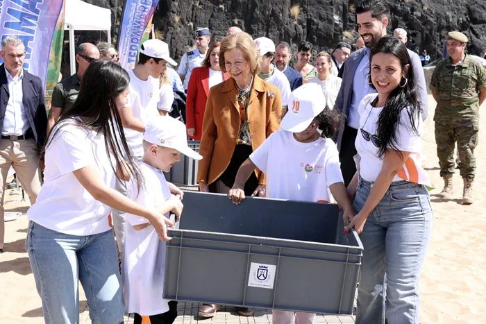 La Reina visitó algunos centros de recuperación de fauna en Tenerife