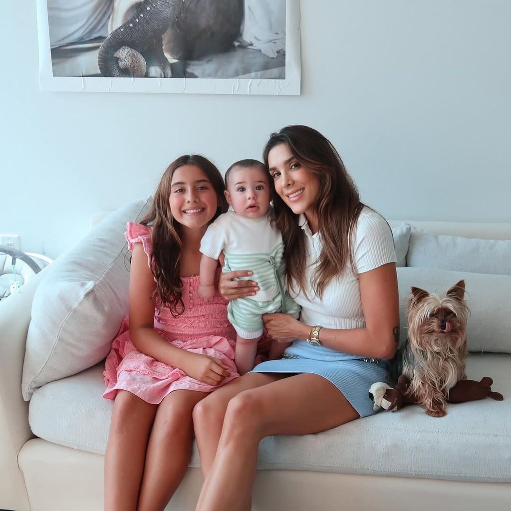 Daniela Ospina y sus hijos, Salomé y Lorenzo