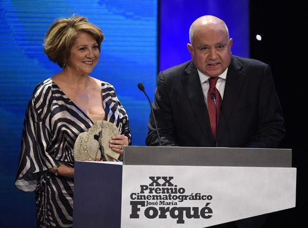 Carmen Maura y Ernesto Alterio entregaron el premio a los productores españoles de El Deseo, Esther García y Agustín Almodóvar. Ambos destacaron las "alegrías" que les ha dado esta película, que sólo en España han visto ya 750.000 espectadores, en Argentina ha batido récords y que compite también por el Oscar a mejor película de habla no inglesa.
