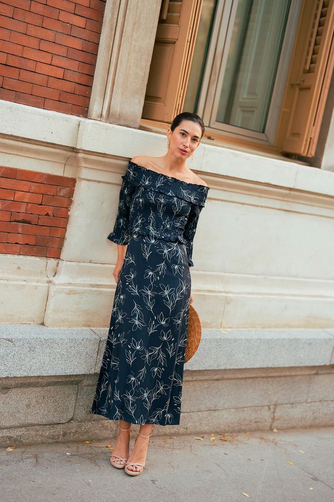 Vestido de invitada escote bardot de Vano Studio x ES Fascinante