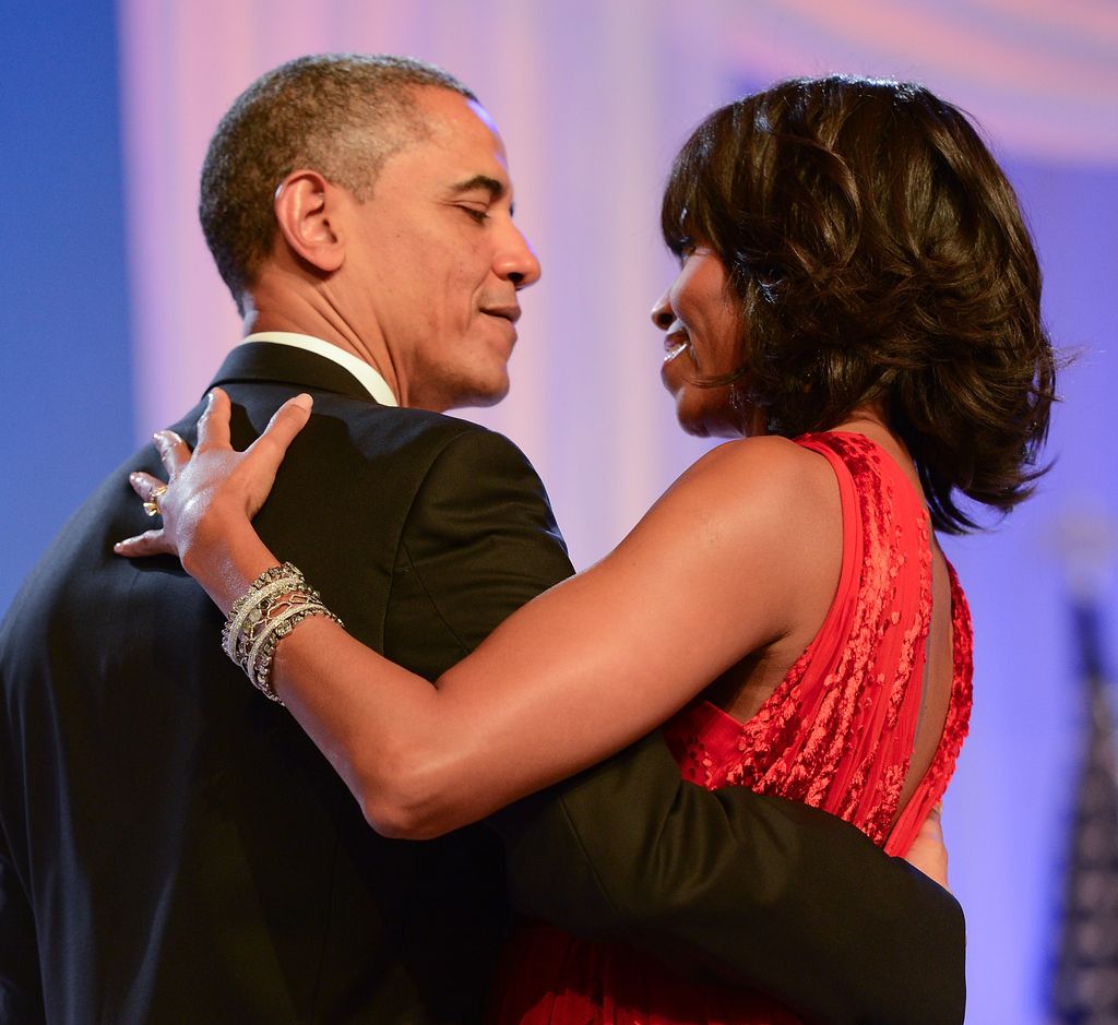 Barack Obama y Michelle Obama bailando juntos durante 'The Inaugural Ball' en enero de 2013