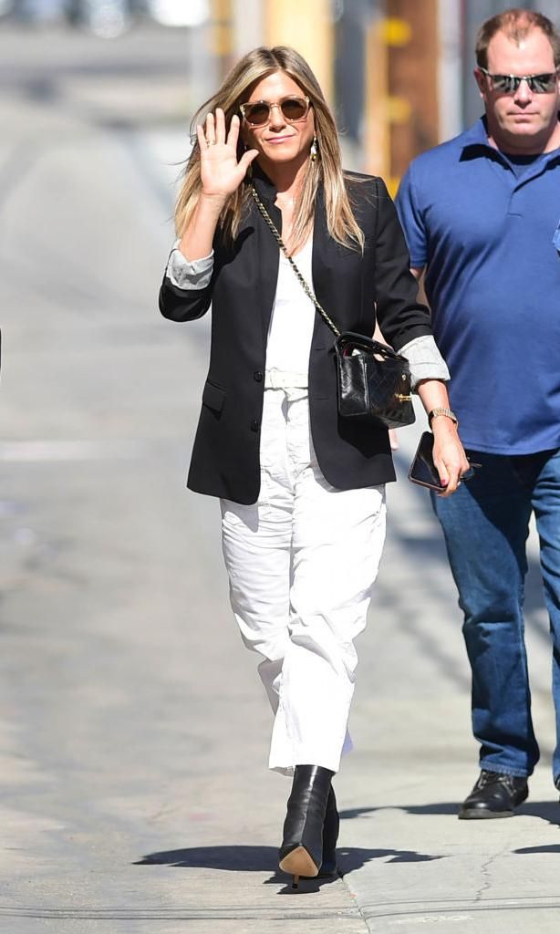 jennifer aniston usa blazers estructurados