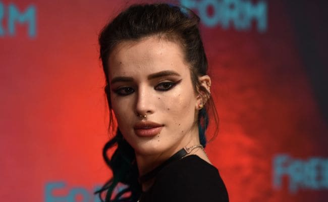 Descubre cómo conseguir la mirada de Bella Thorne