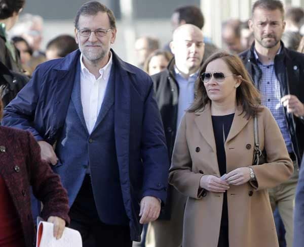 El Presidente del Gobierno y candidato del PP a la reelección, Mariano Rajoy, acudió a votar acompañado por su mujer, Elvira Fernández, en la localidad madrileña de Aravaca
