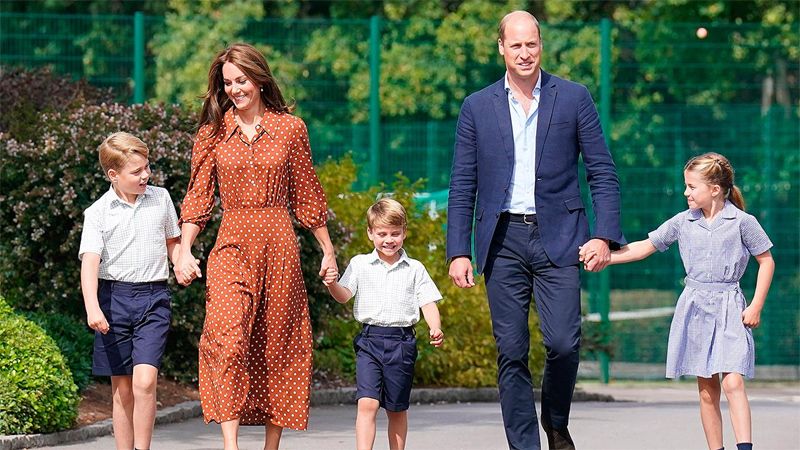 Los príncipes de Gales con sus hijos 