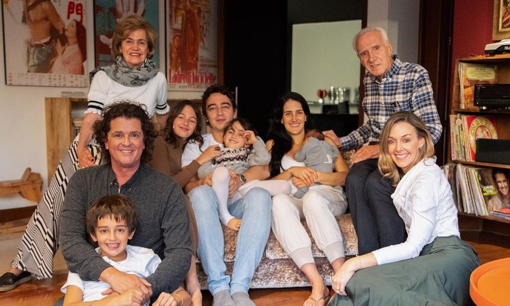 Carlos Vives y su familia