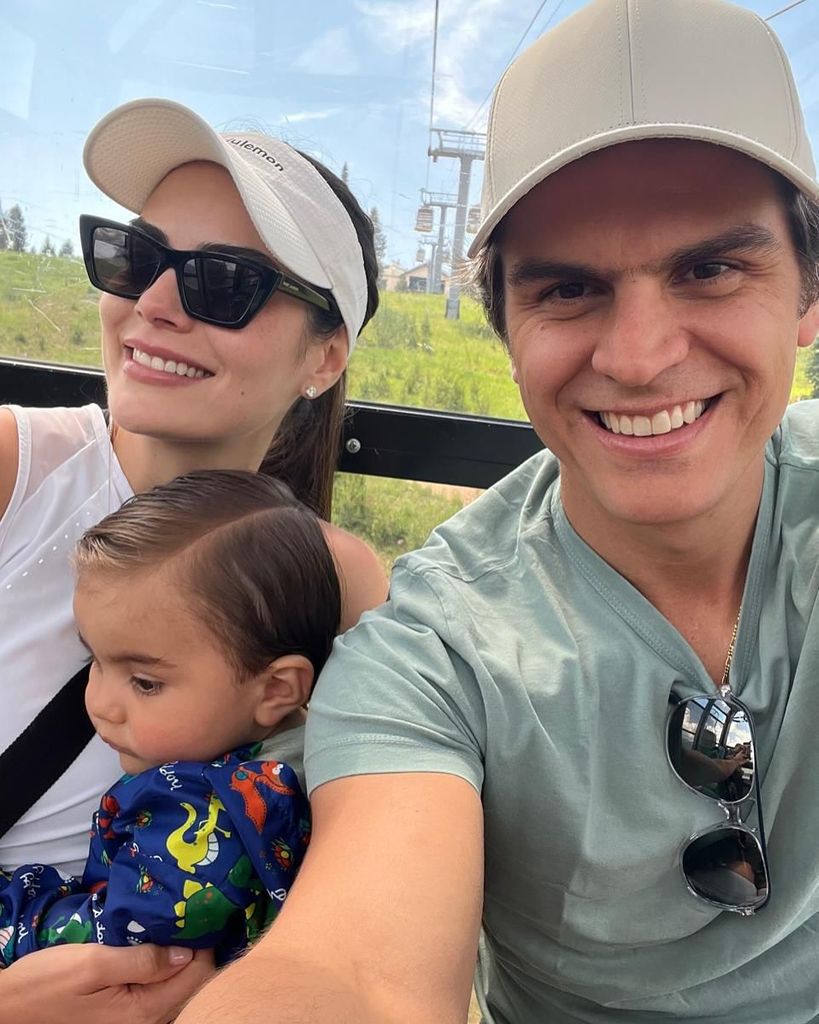 Ximena Navarrete y su familia 