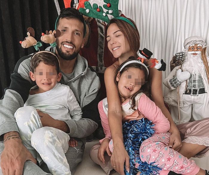 Tamara Gorro y Ezequiel Garay con sus hijos