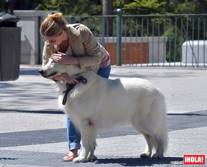 Genoveva Casanova y su 'maxi perro'