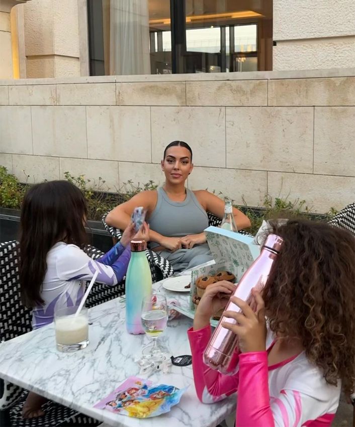 Georgina Rodríguez con sus hijas