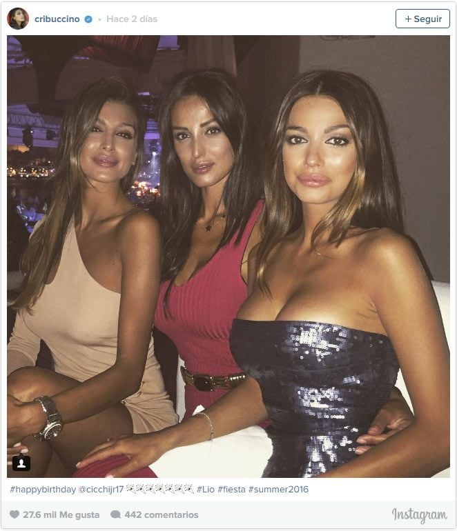 Las "Kardashian italianas" de fiesta en Ibiza
