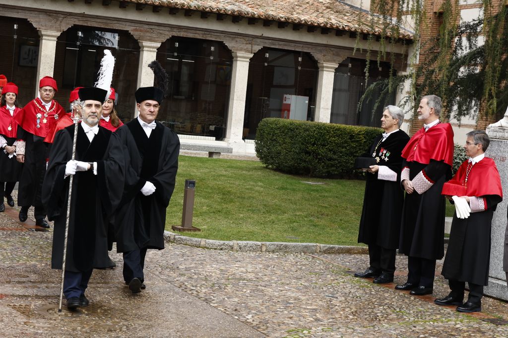 LOS REYES ASISTEN A LA INVESTIDURA DE SU MAJESTAD EL REY COMO DOCTOR HONORIS CAUSA POR LA UNIVERSIDAD DE ALCALÁ