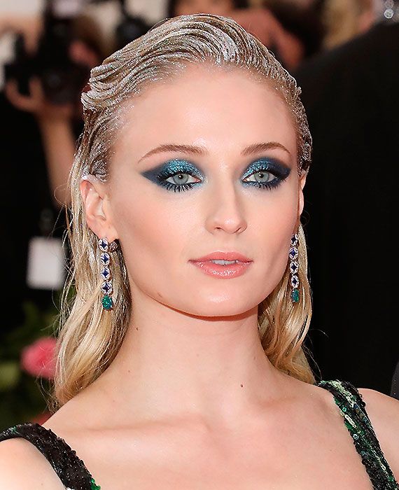 gala met maquillaje ojos sophie turner 1a