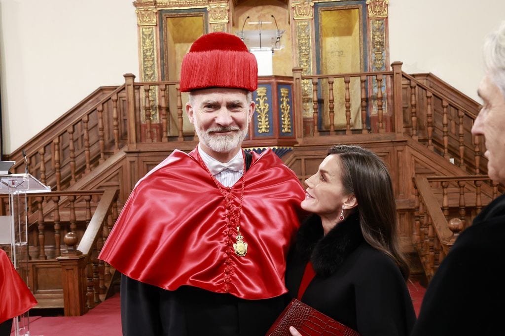 Reyes Felipe y Letizia en la Universidad de Alcalá recibiendo el premio doctor honoris causa 