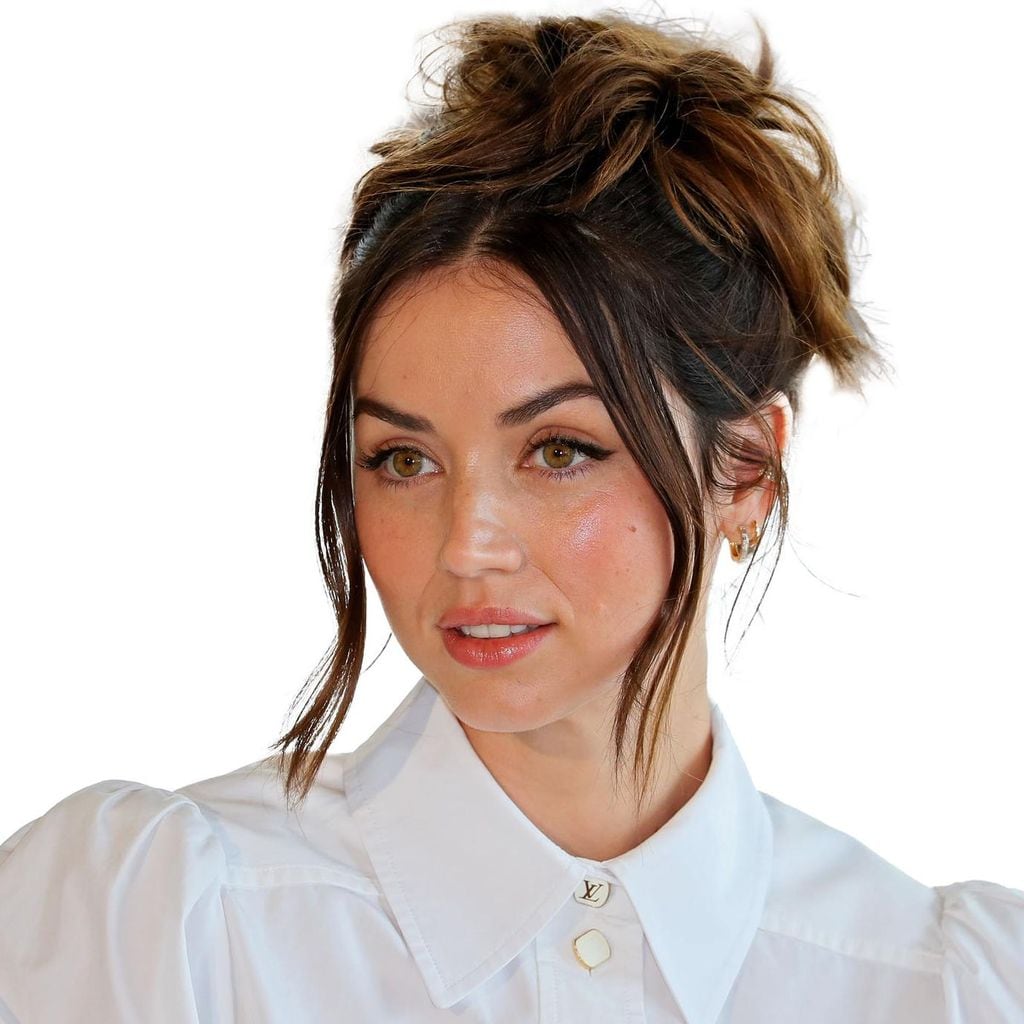 ANA DE ARMAS FASHION125