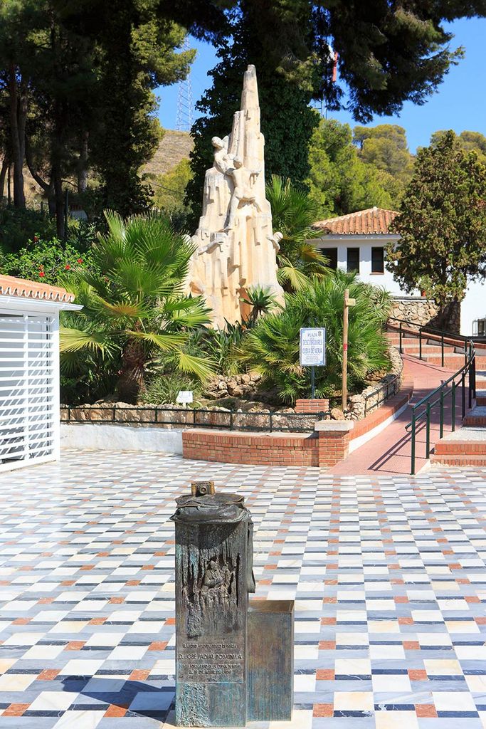 Monumento a los descubridores de la Cueva de Nerja, Málaga