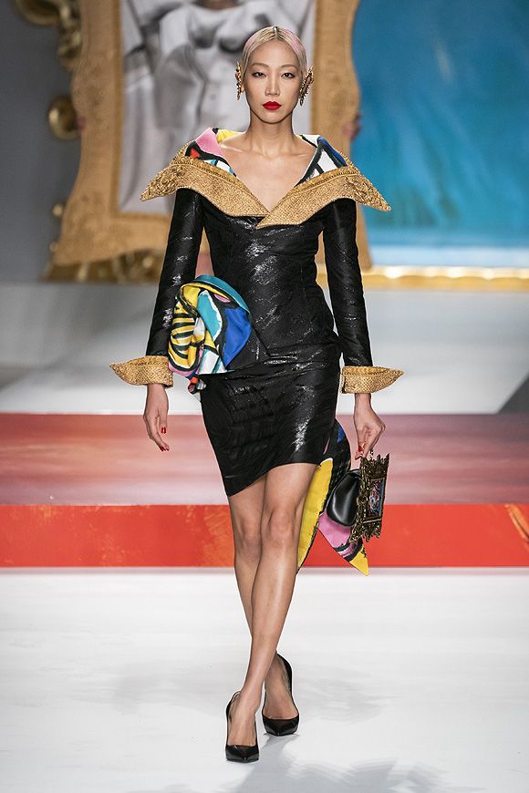 moschino04220190924