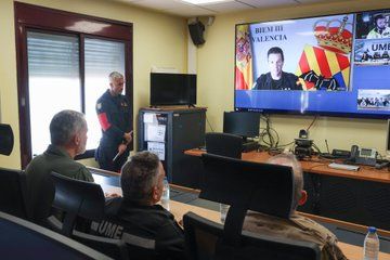 El rey Felipe, en una videoconferencia con los servicios de emergencias a ría de la DANA