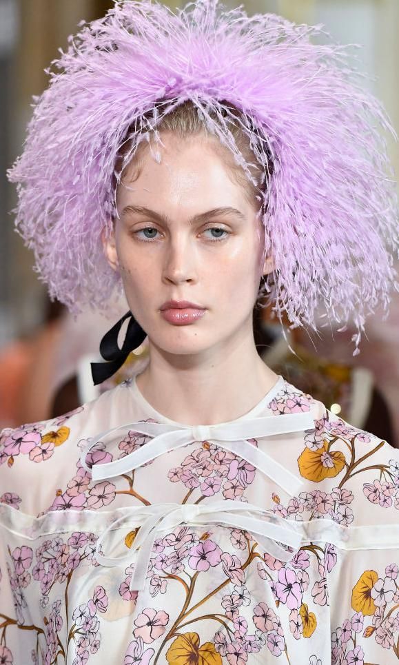 tedencias de accesorios para el cabello giambattista valli