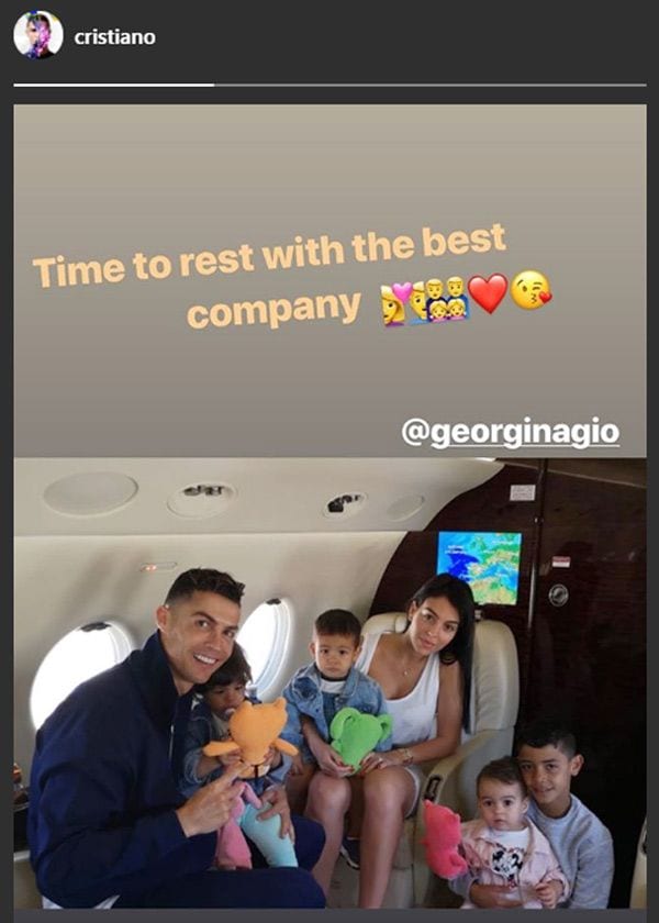 Cristiano y Georgina ponen rumbo a sus vacaciones con toda su tropa