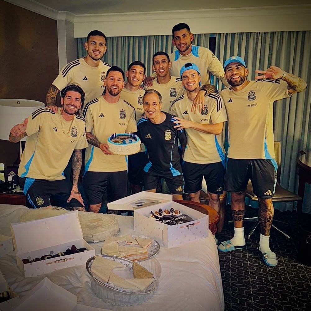 Lionel Messi celebra su cumpleaños con la Selección Argentina