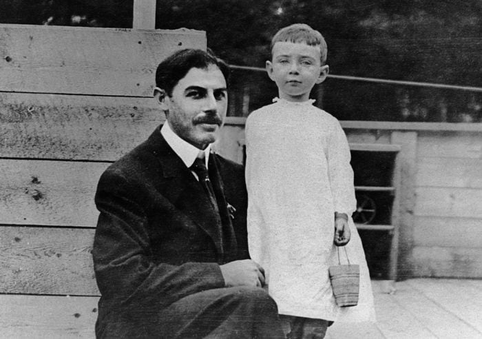 Robert Oppenheimer con su hijo Peter